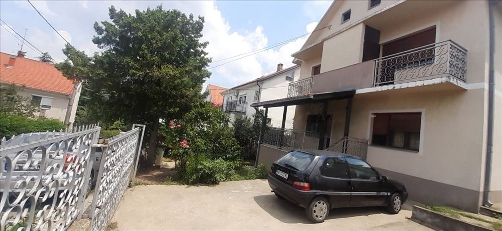 Slika 1 - Sremcica,  Kuća na prodaju, 200m2, 195.000€